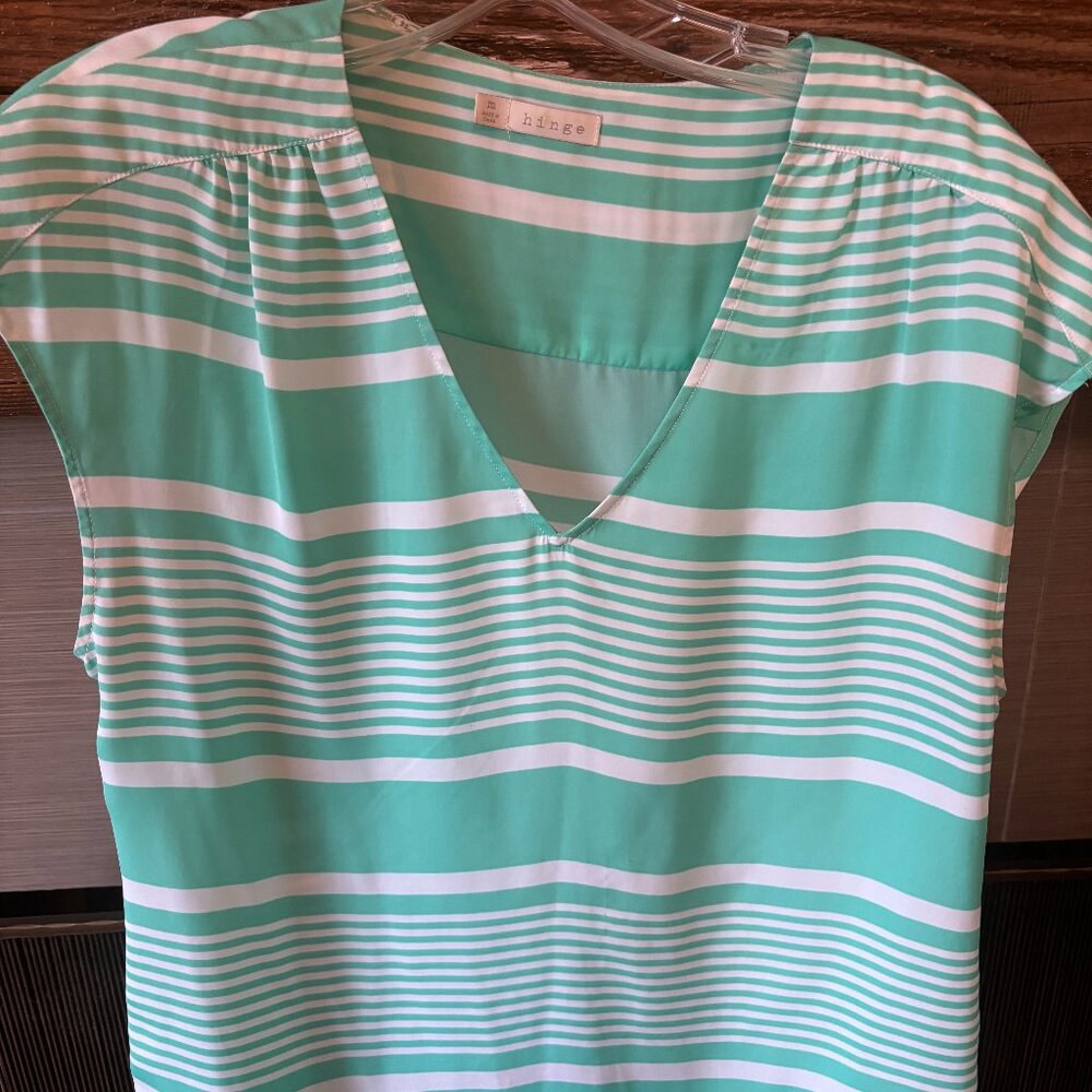 HINGE cap-sleeve blouse